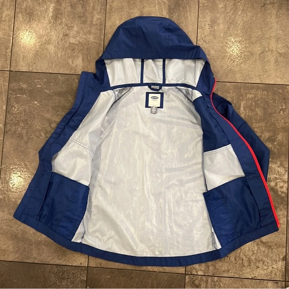 Old navy rain jacket size 6/7 like new
